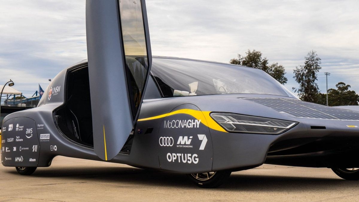 Studentský solární elektromobil překonal rekord v délce jízdy na jedno nabití